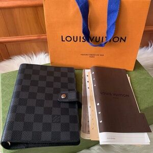 🌷💗LOUIS VUITTON Graphite MM Agenda